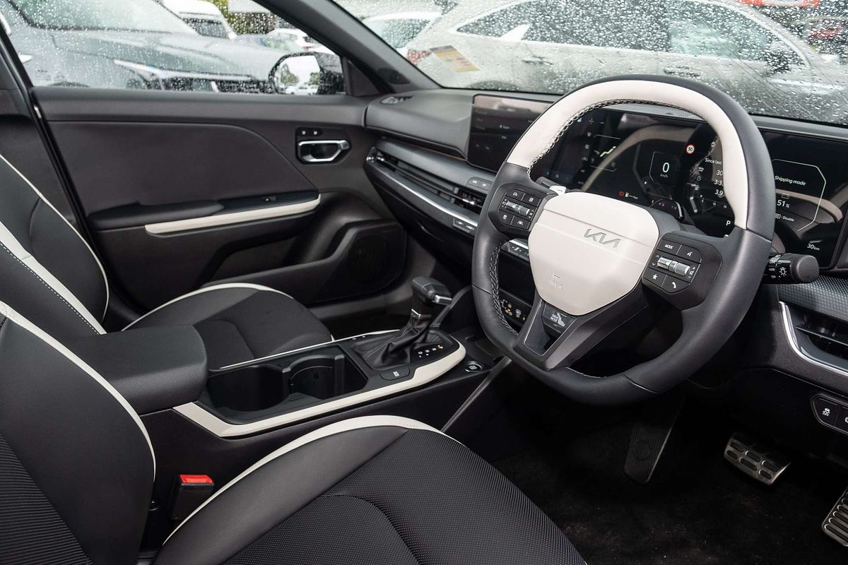 2025 Kia K4 GT-Line CL4m