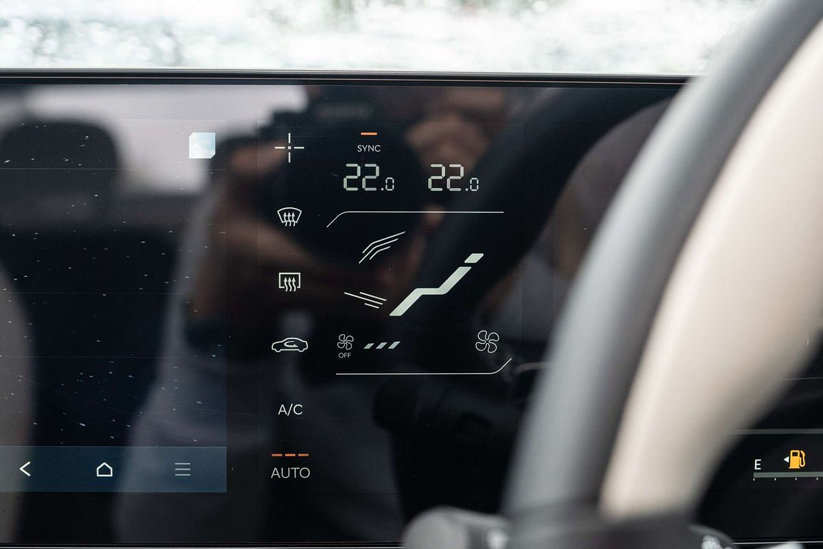 2025 Kia K4 GT-Line CL4m