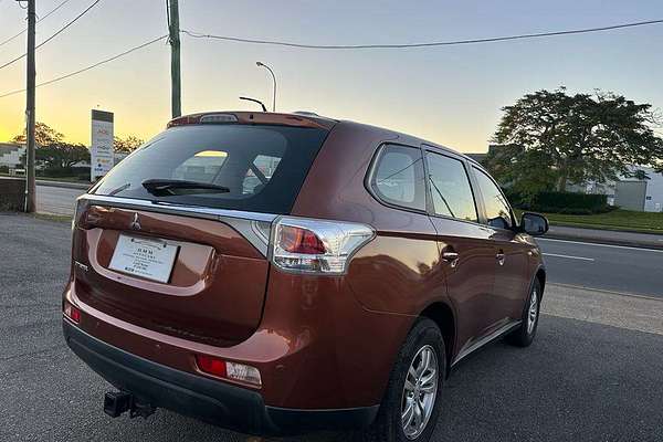 2013 Mitsubishi Outlander ES ZJ