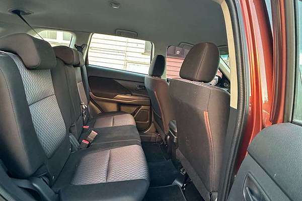 2013 Mitsubishi Outlander ES ZJ