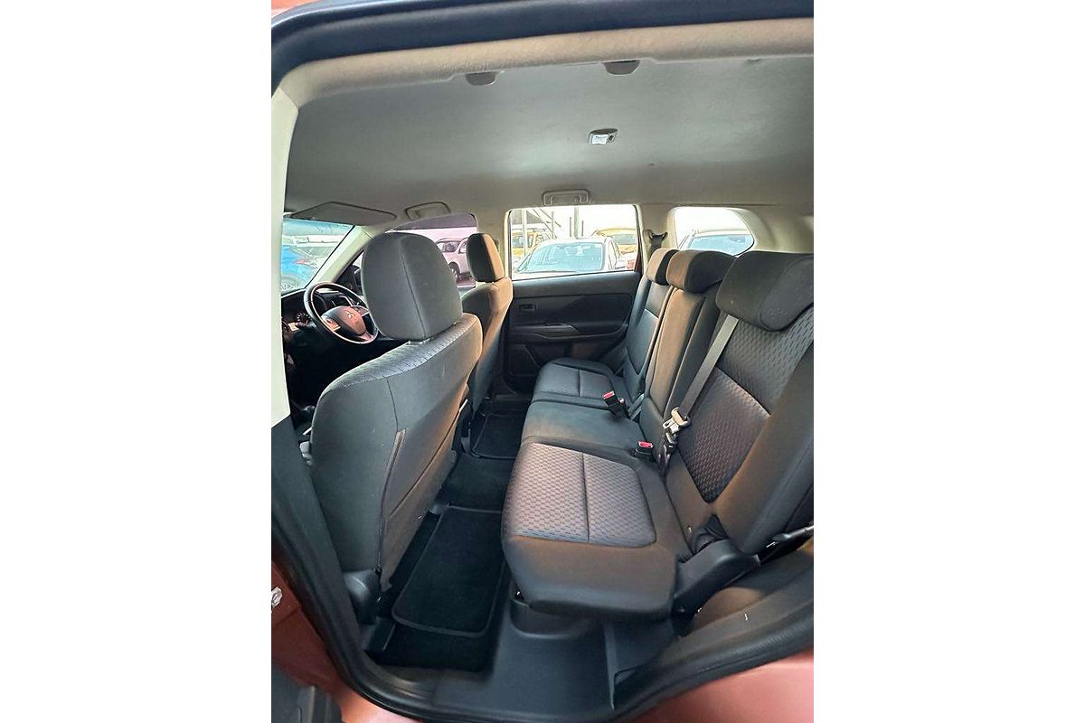 2013 Mitsubishi Outlander ES ZJ