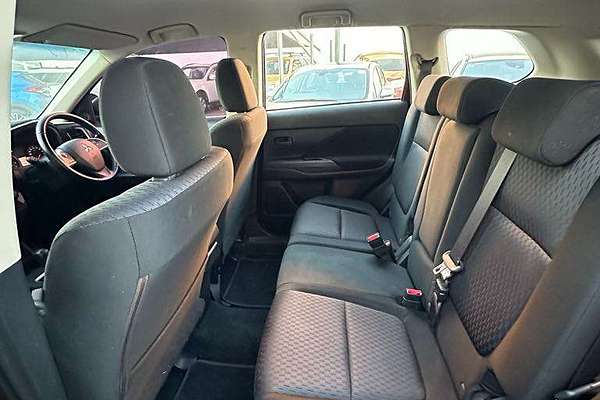 2013 Mitsubishi Outlander ES ZJ