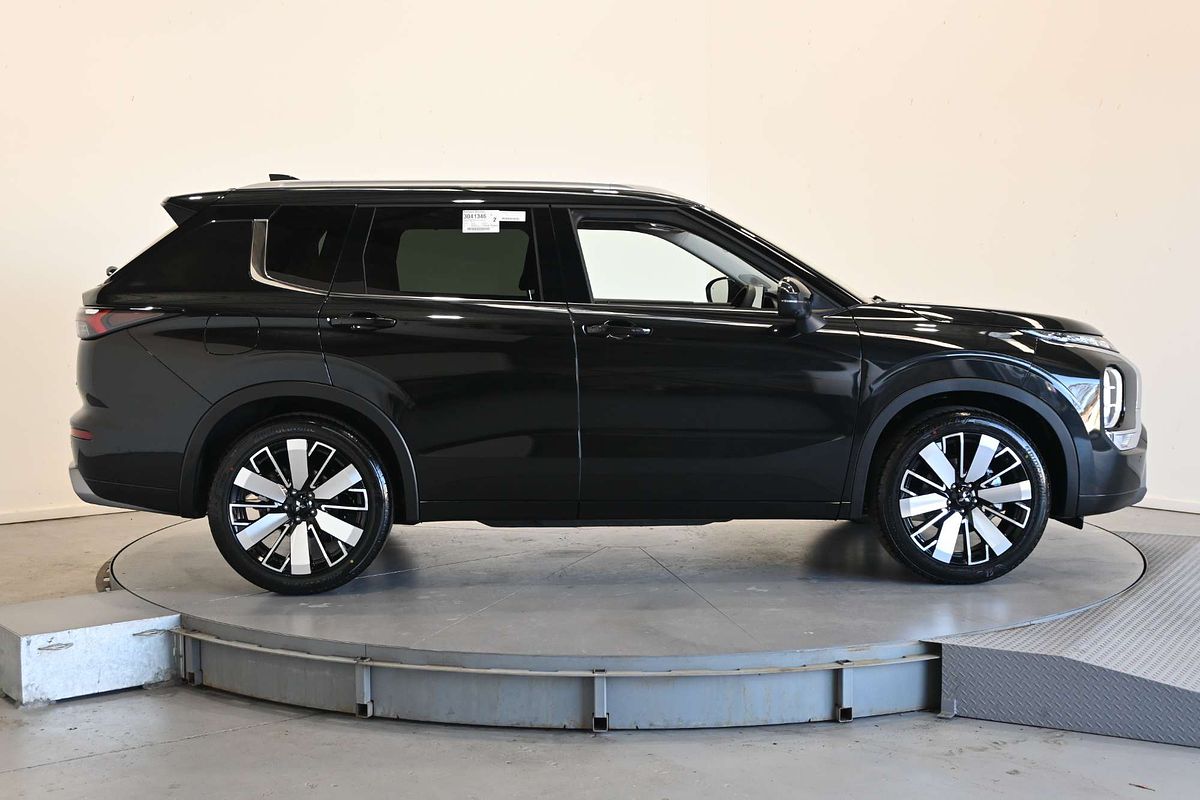2025 Mitsubishi Outlander Exceed ZM
