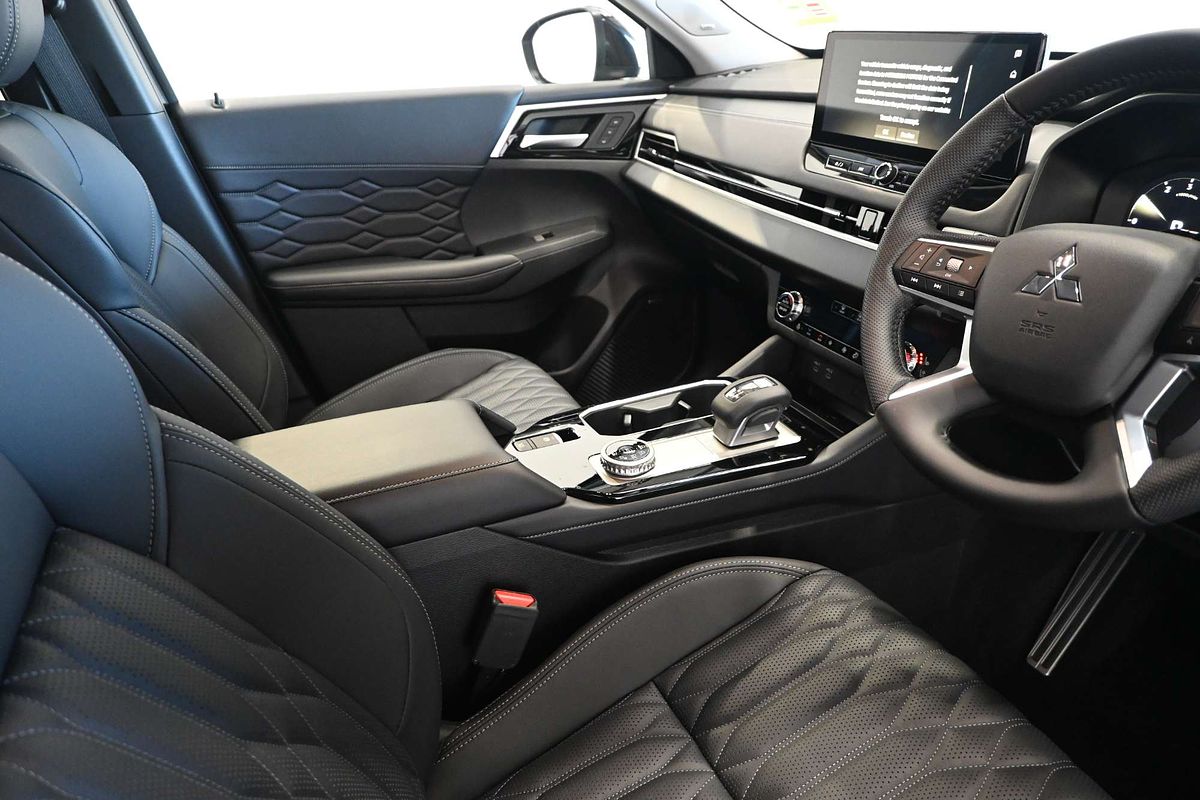 2025 Mitsubishi Outlander Exceed ZM