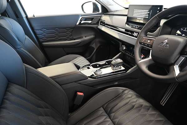 2025 Mitsubishi Outlander Exceed ZM