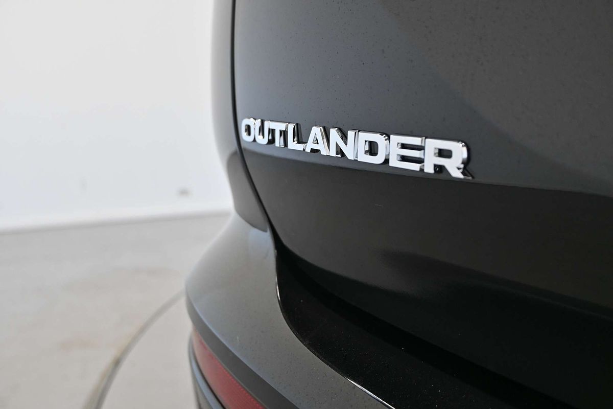 2025 Mitsubishi Outlander Exceed ZM