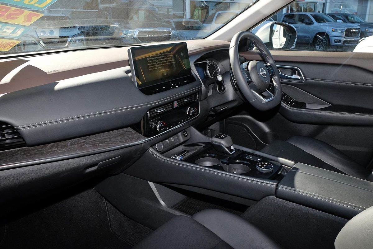 2024 Nissan X-TRAIL ST-L T33