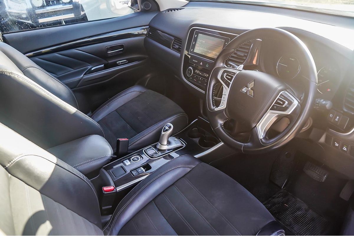 2017 Mitsubishi Outlander PHEV LS ZK