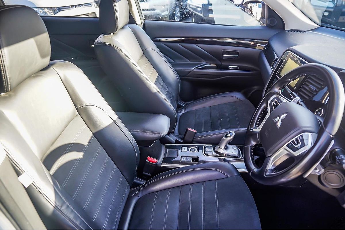 2017 Mitsubishi Outlander PHEV LS ZK