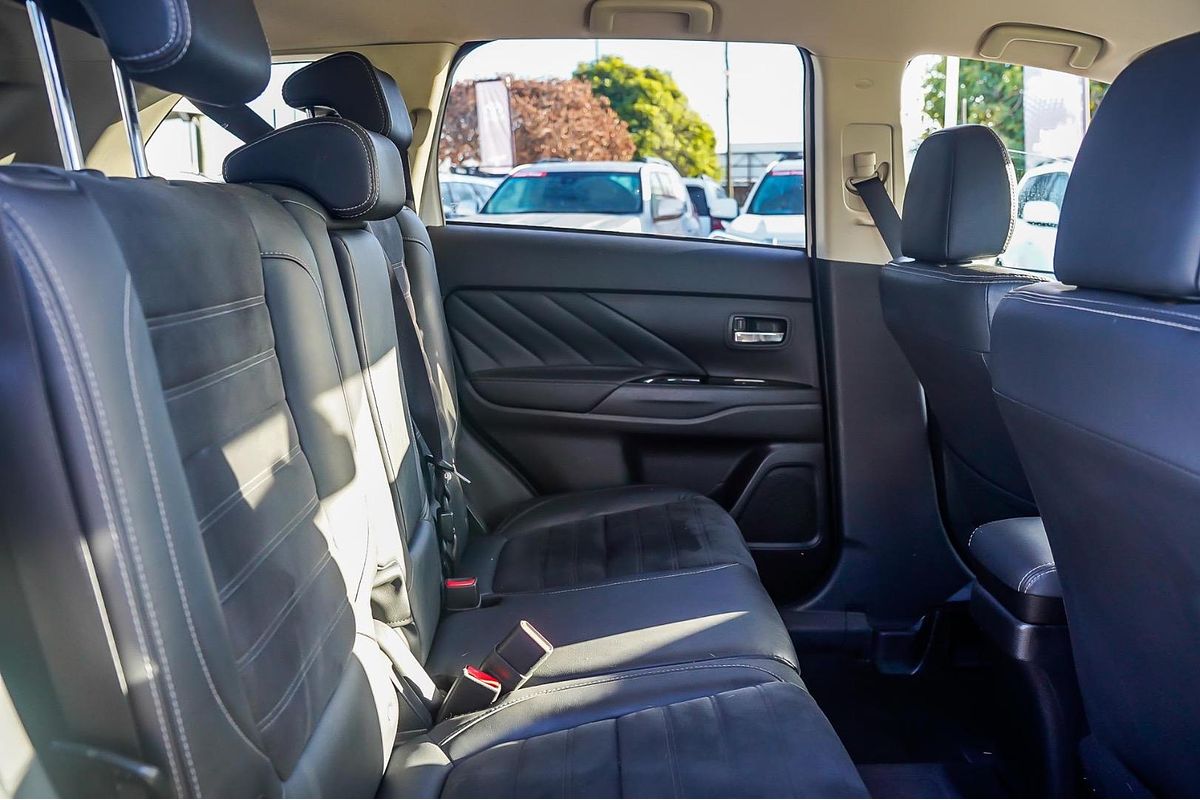 2017 Mitsubishi Outlander PHEV LS ZK