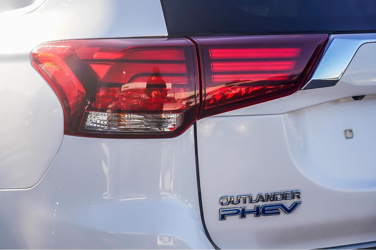 2017 Mitsubishi Outlander PHEV LS ZK