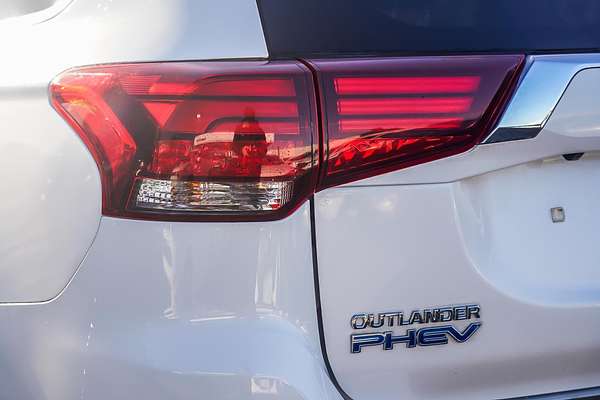 2017 Mitsubishi Outlander PHEV LS ZK