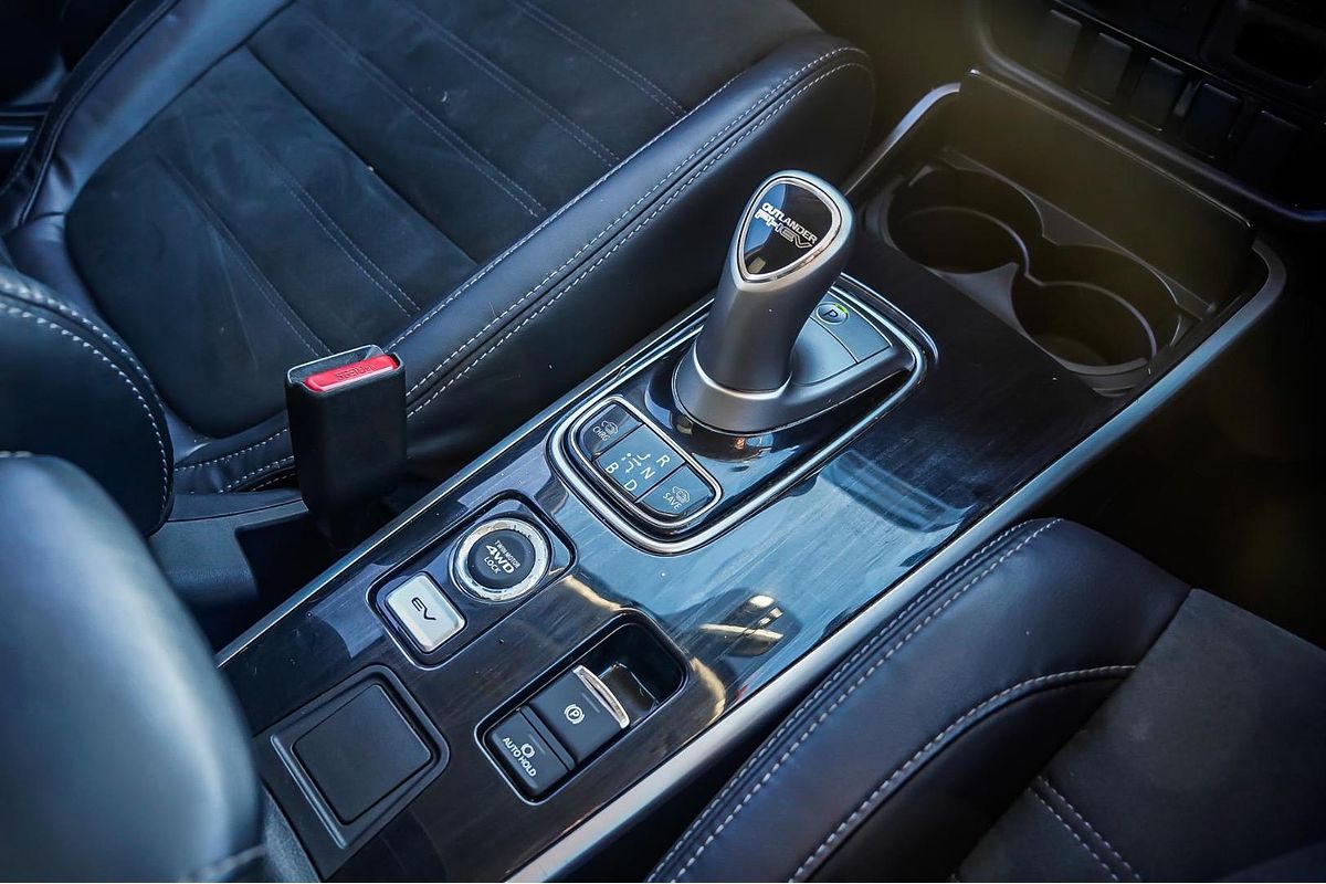 2017 Mitsubishi Outlander PHEV LS ZK
