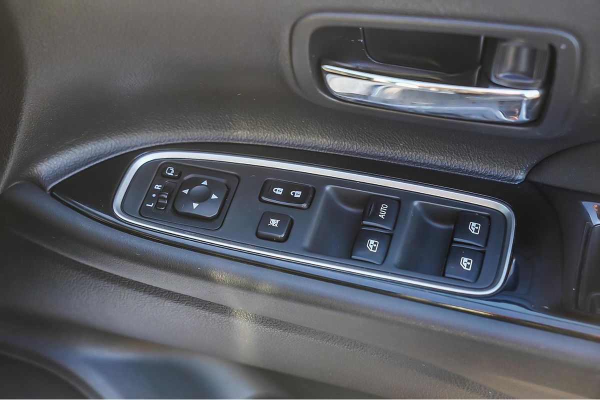 2017 Mitsubishi Outlander PHEV LS ZK