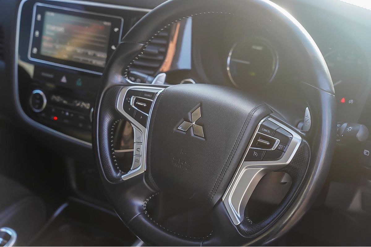 2017 Mitsubishi Outlander PHEV LS ZK