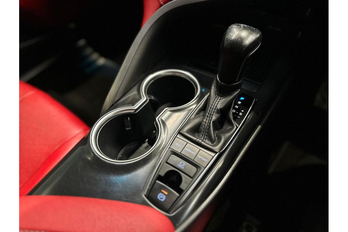2019 Toyota Camry SX GSV70R