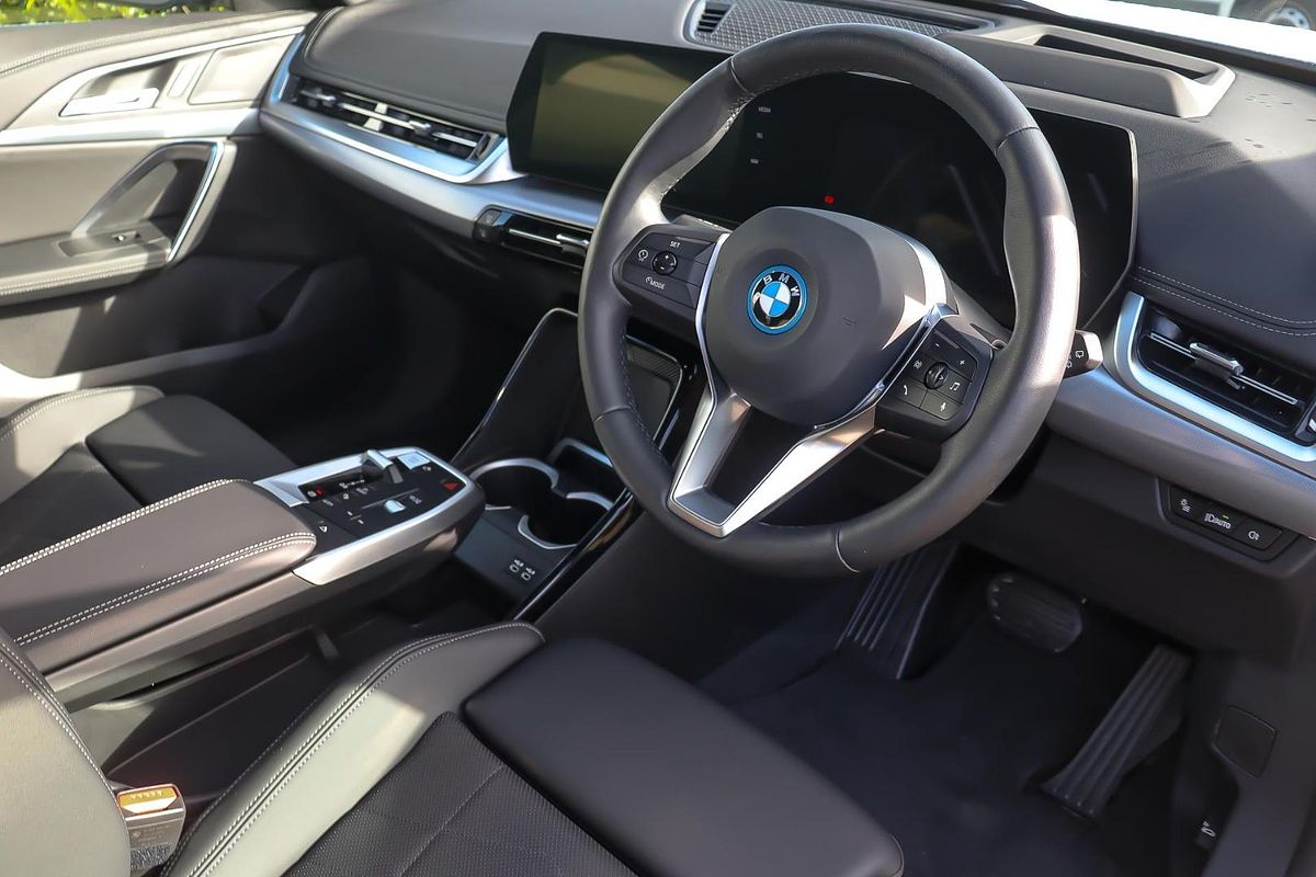2024 BMW iX1 eDrive20 xLine U11