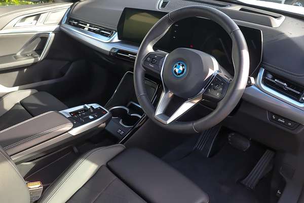 2024 BMW iX1 eDrive20 xLine U11