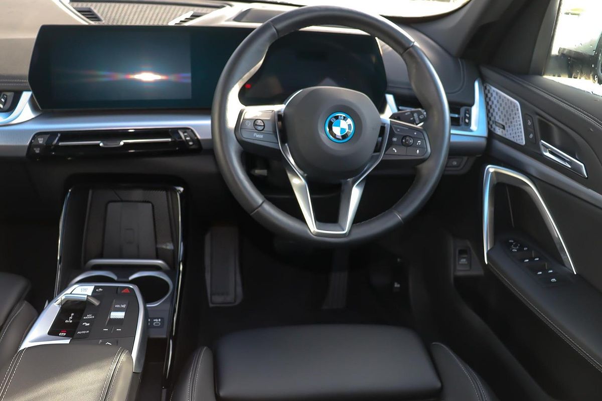 2024 BMW iX1 eDrive20 xLine U11