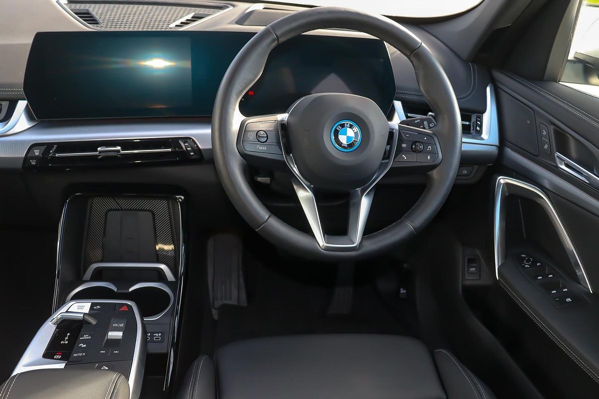 2024 BMW iX1 eDrive20 xLine U11