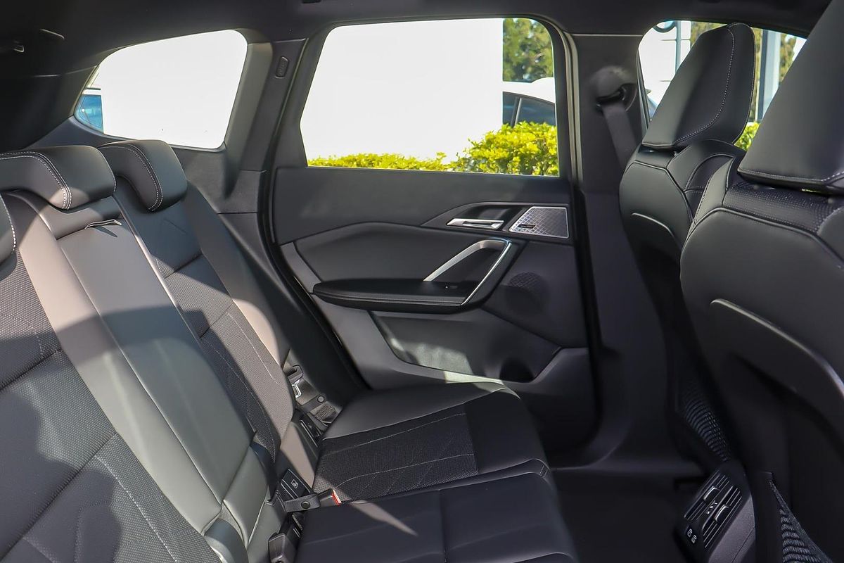 2024 BMW iX1 eDrive20 xLine U11