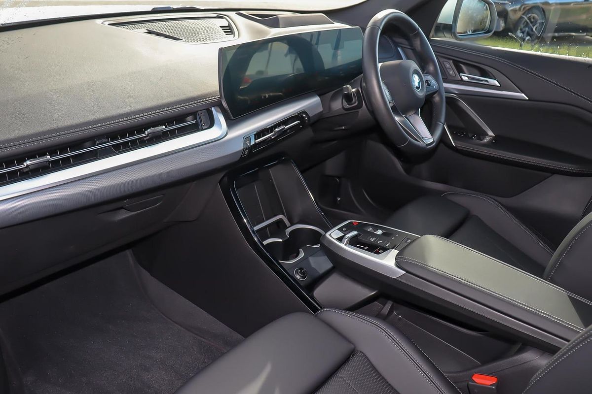 2024 BMW iX1 eDrive20 xLine U11