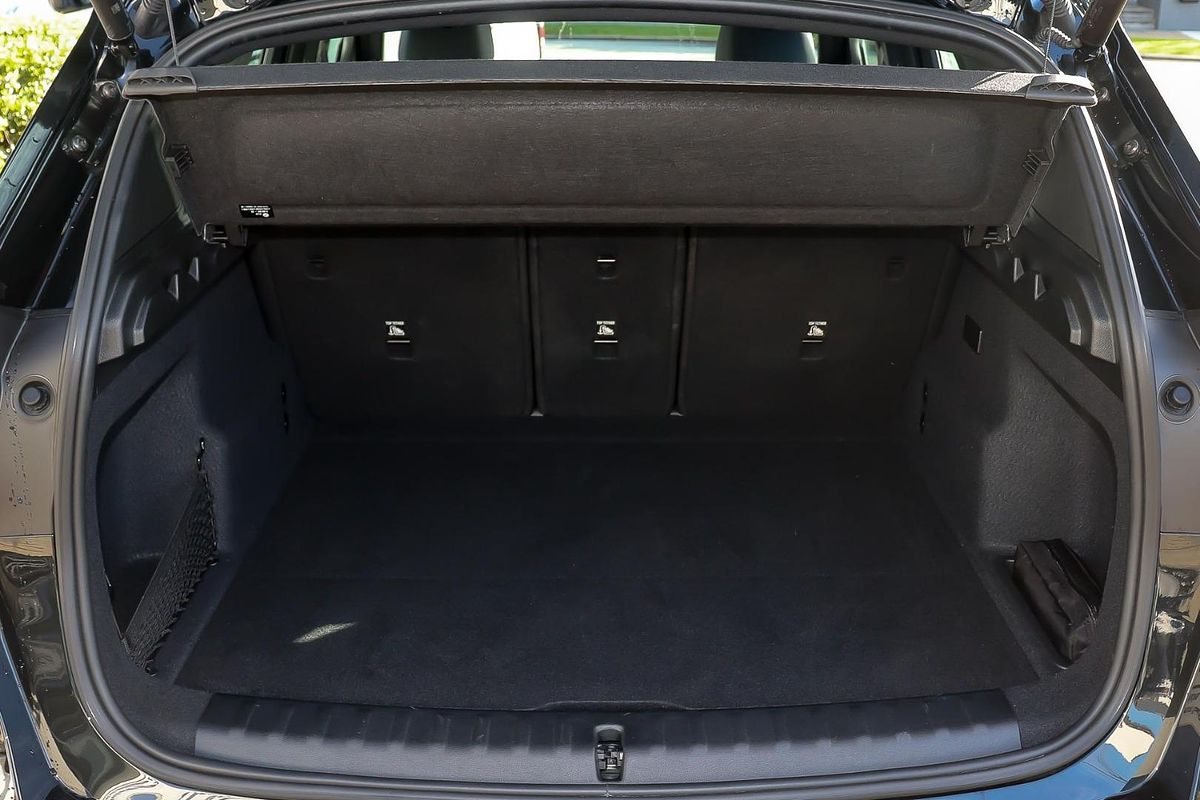2024 BMW iX1 eDrive20 xLine U11