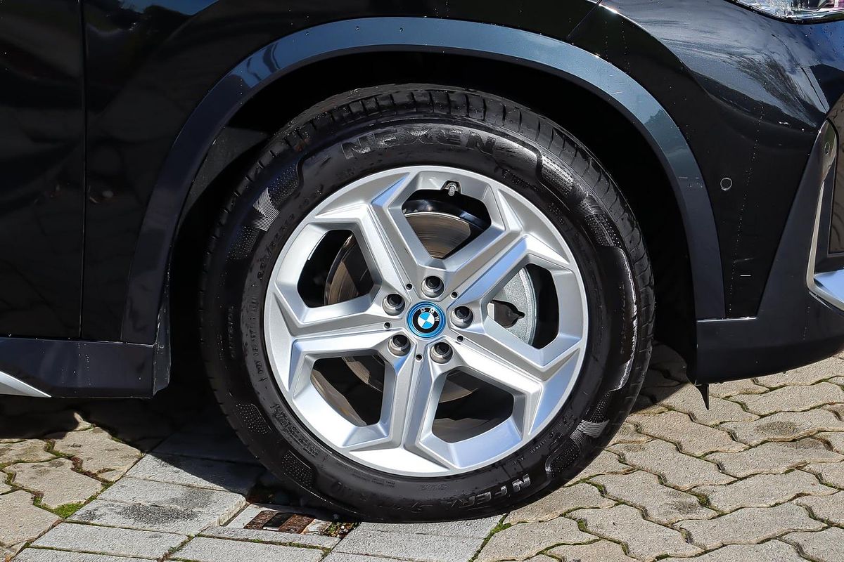 2024 BMW iX1 eDrive20 xLine U11