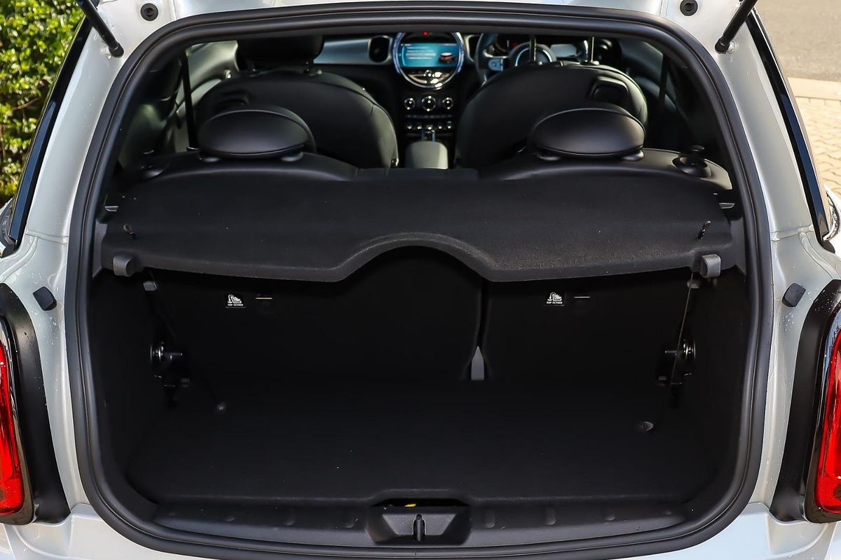 2022 MINI Hatch Cooper SE Classic F56 LCI-2