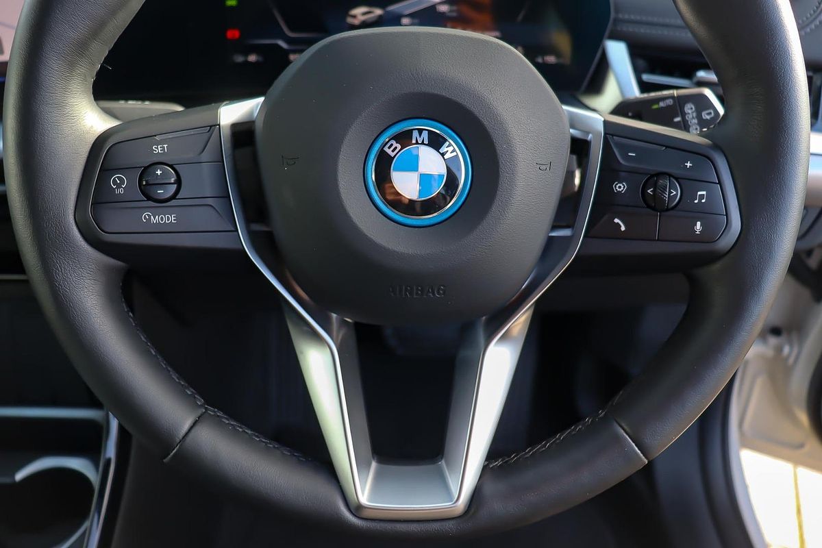 2024 BMW iX1 eDrive20 xLine U11