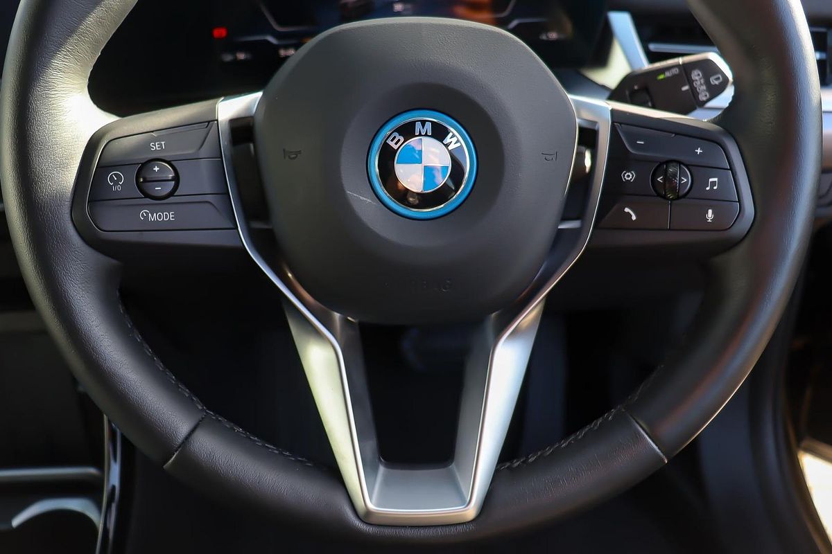 2024 BMW iX1 eDrive20 xLine U11