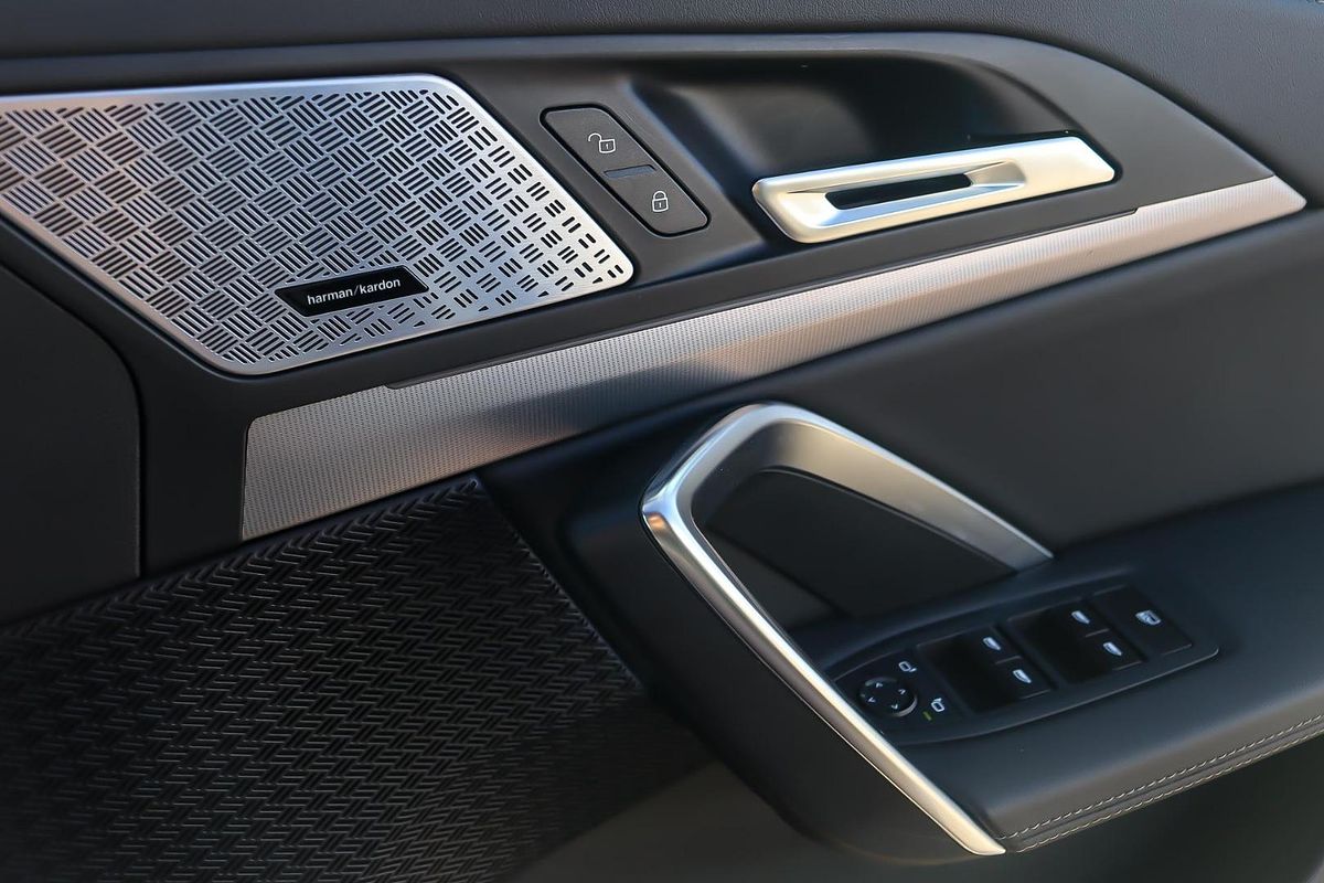 2024 BMW iX1 eDrive20 xLine U11