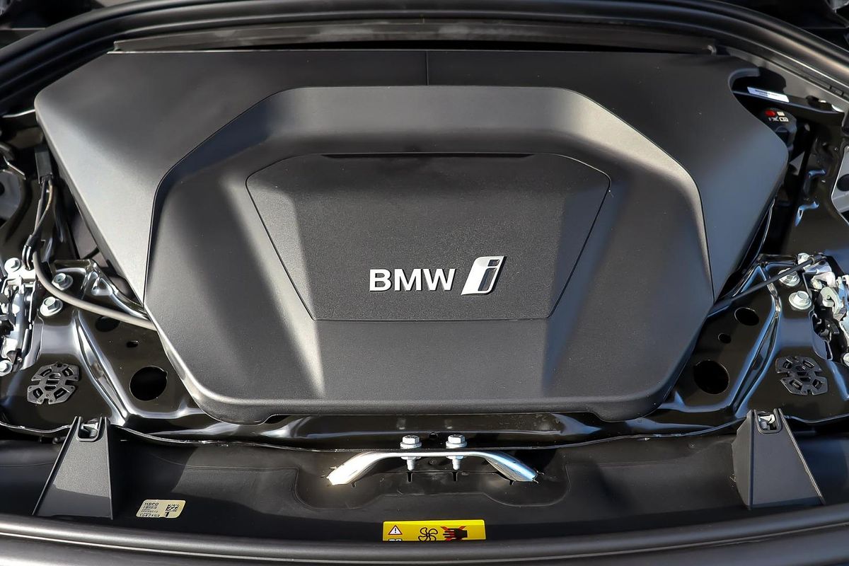 2024 BMW iX1 eDrive20 xLine U11