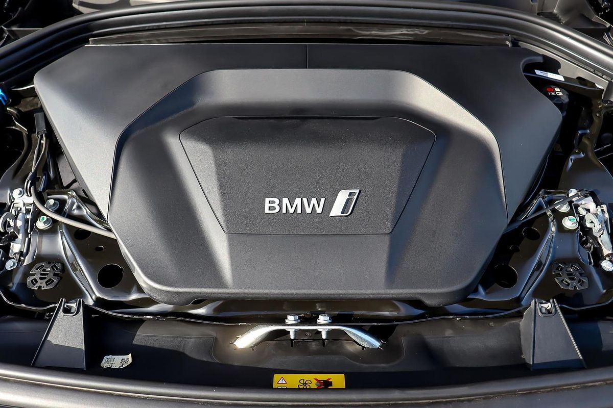 2024 BMW iX1 eDrive20 xLine U11