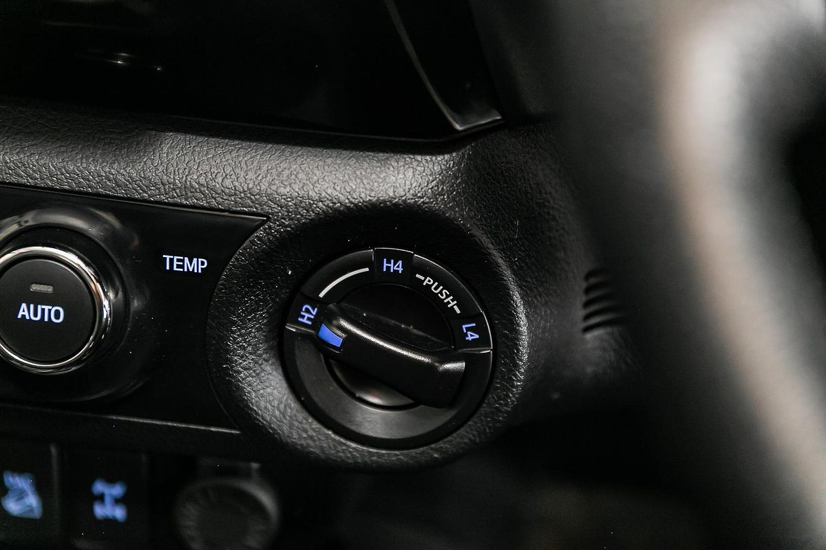 2020 Toyota Hilux SR5 GUN126R 4X4