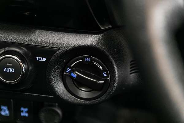 2020 Toyota Hilux SR5 GUN126R 4X4