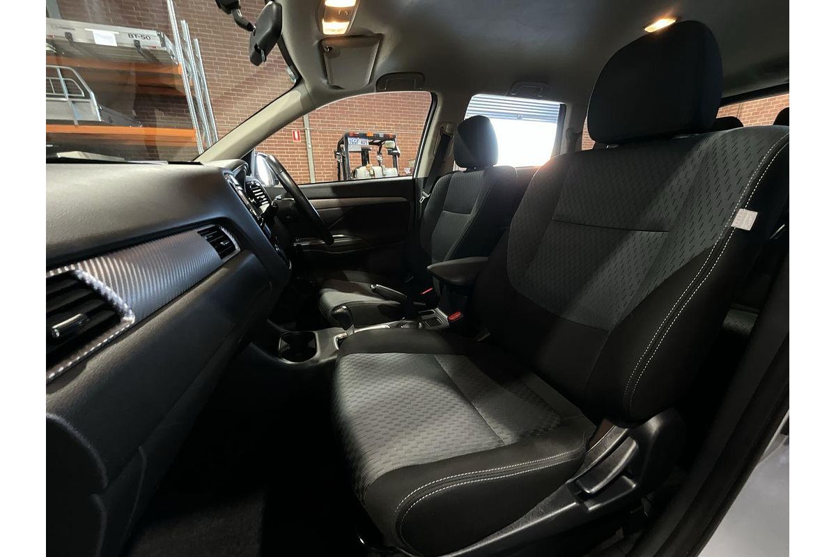 2014 Mitsubishi Outlander ES ZJ