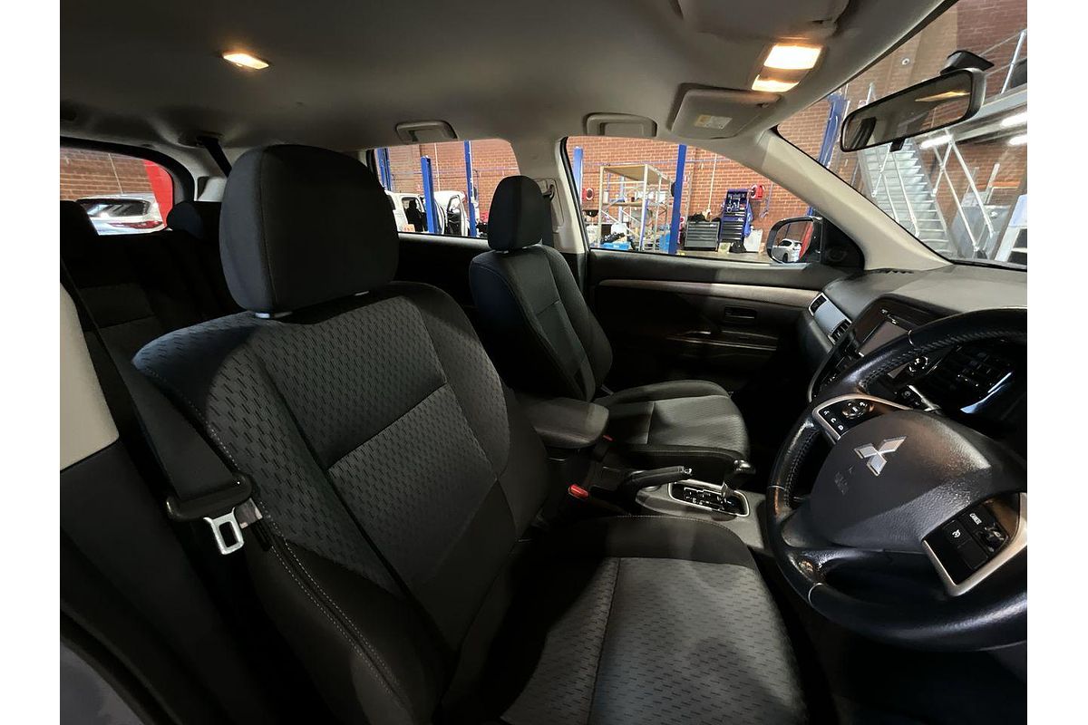 2014 Mitsubishi Outlander ES ZJ