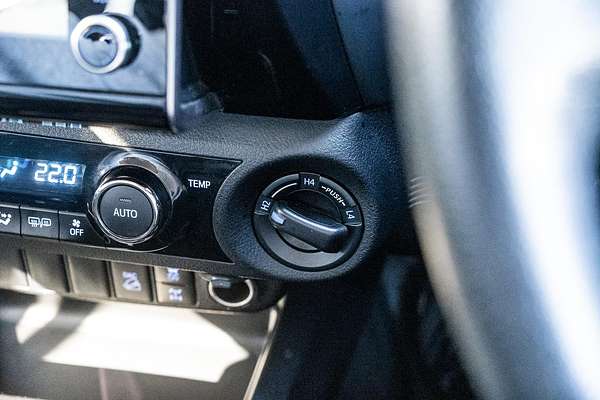2020 Toyota Hilux SR5 GUN126R 4X4