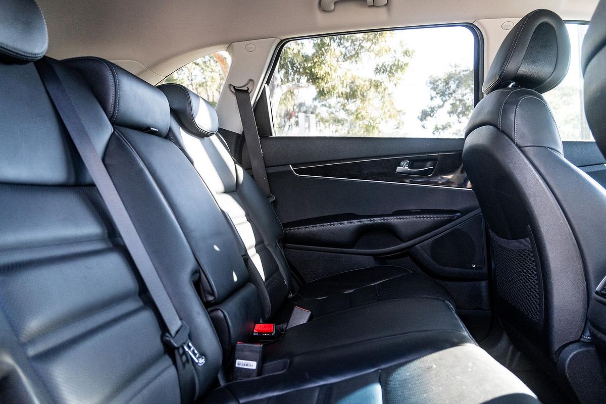2017 Kia Sorento SLi UM
