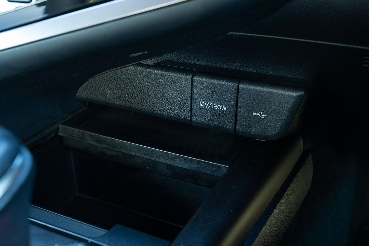 2022 Toyota Camry SL AXVH70R
