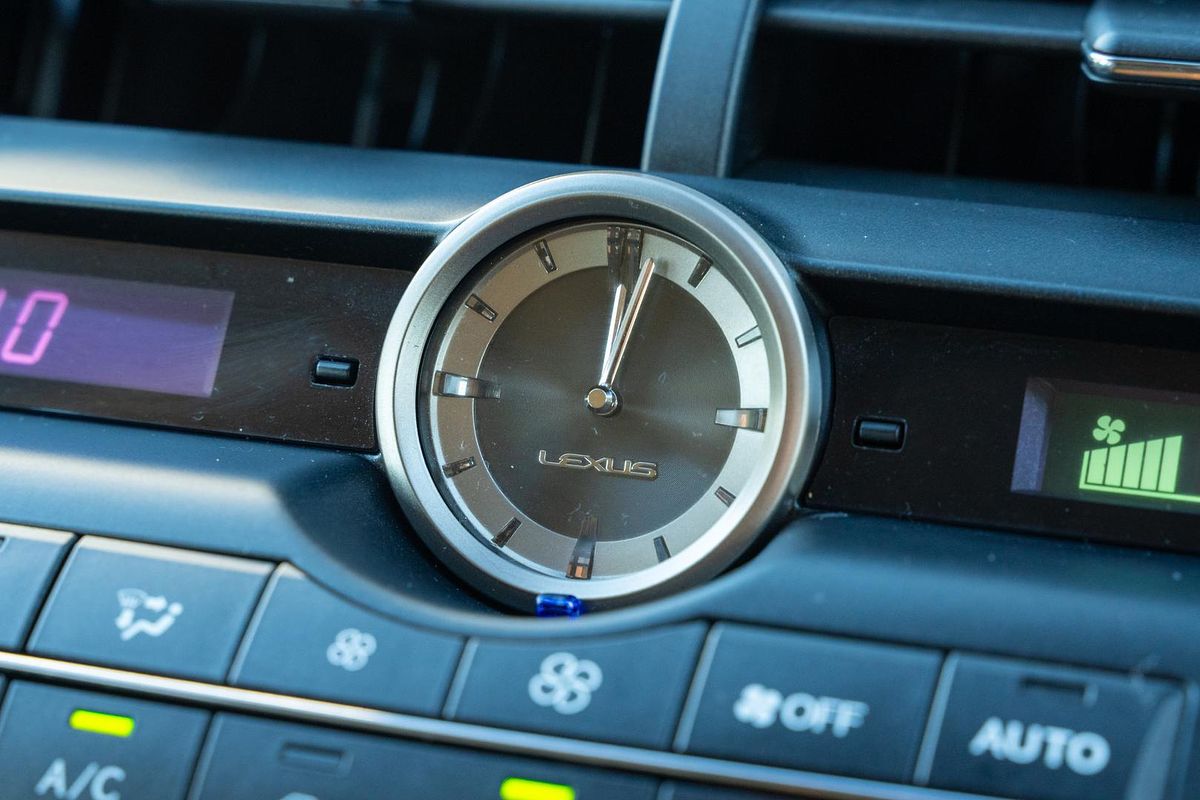 2014 Lexus NX NX300h Sports Luxury AYZ15R