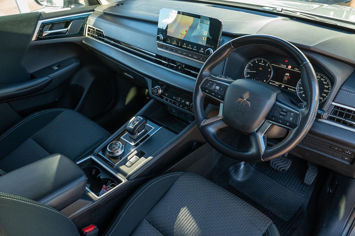 2022 Mitsubishi Outlander LS ZM