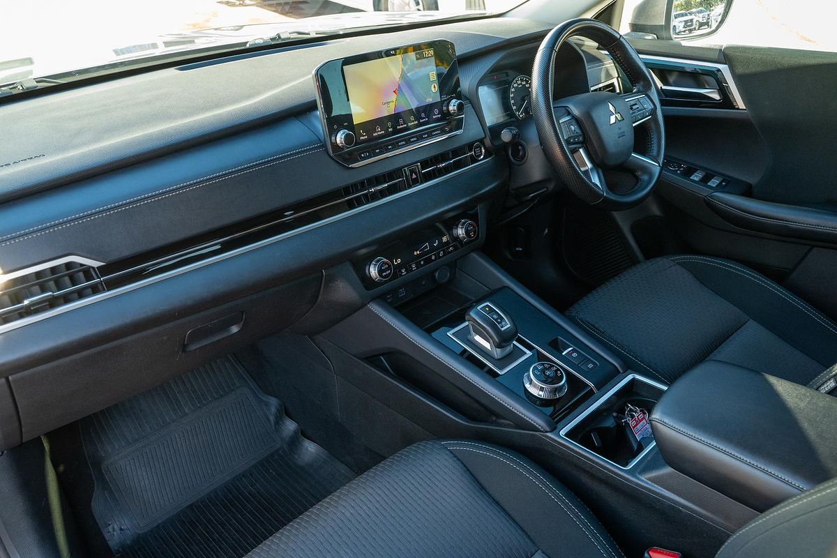 2022 Mitsubishi Outlander LS ZM