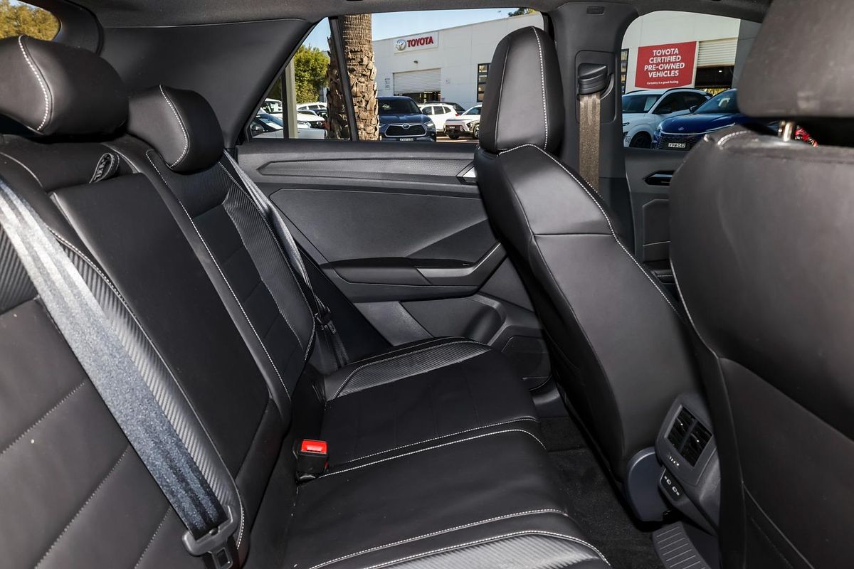 2022 Volkswagen T-Roc 140TSI R-Line D11