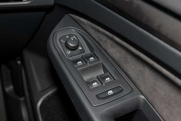 2023 Volkswagen Golf GTI 8