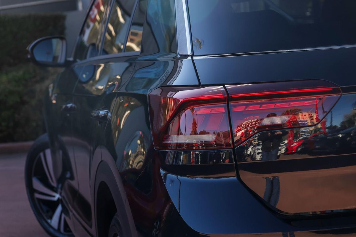 2022 Volkswagen T-Roc 140TSI R-Line D11