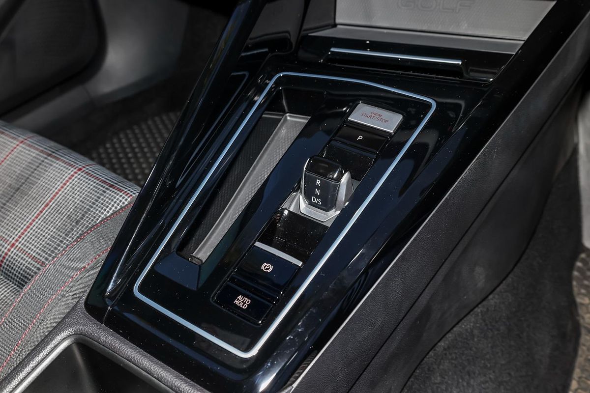 2023 Volkswagen Golf GTI 8
