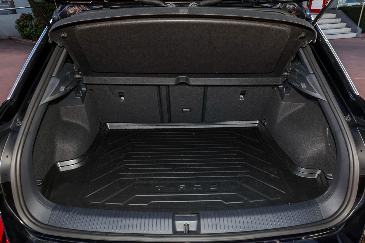 2022 Volkswagen T-Roc 140TSI R-Line D11
