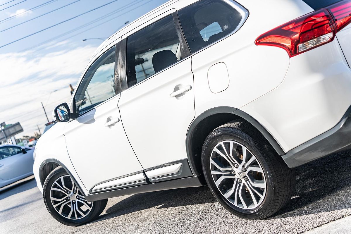 2017 Mitsubishi Outlander LS Safety Pack ZK